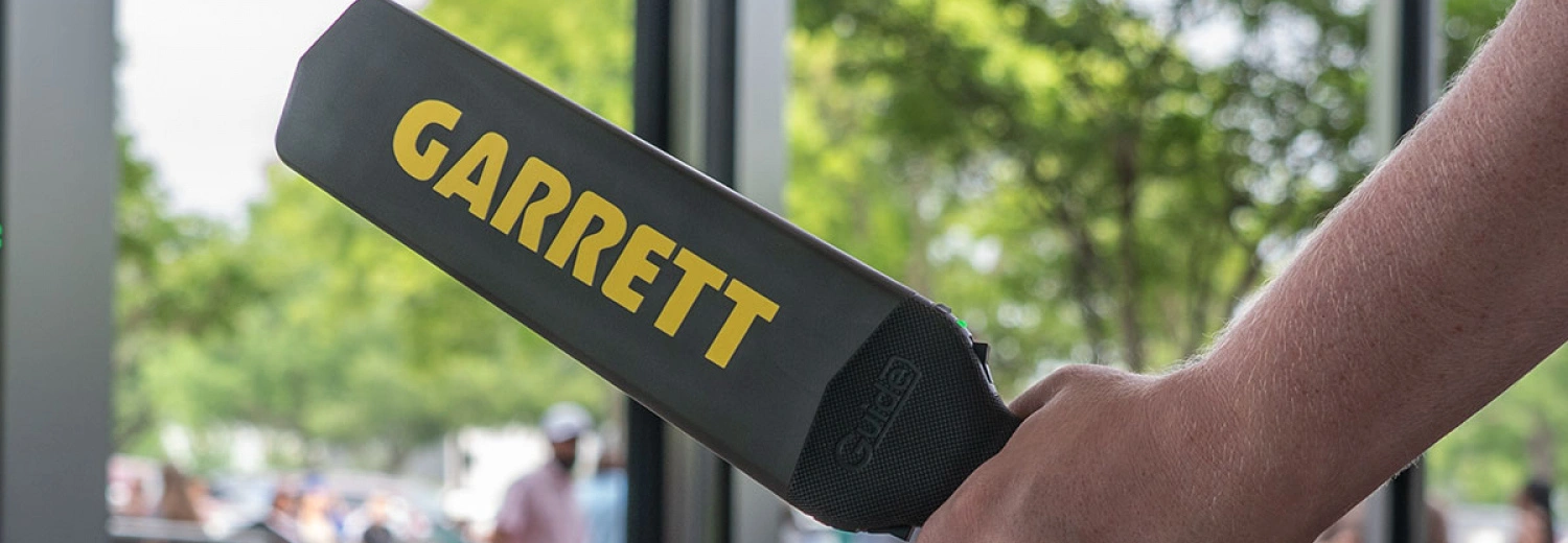 مقایسه گیت فلزیاب و راکت بازرسی بدنی